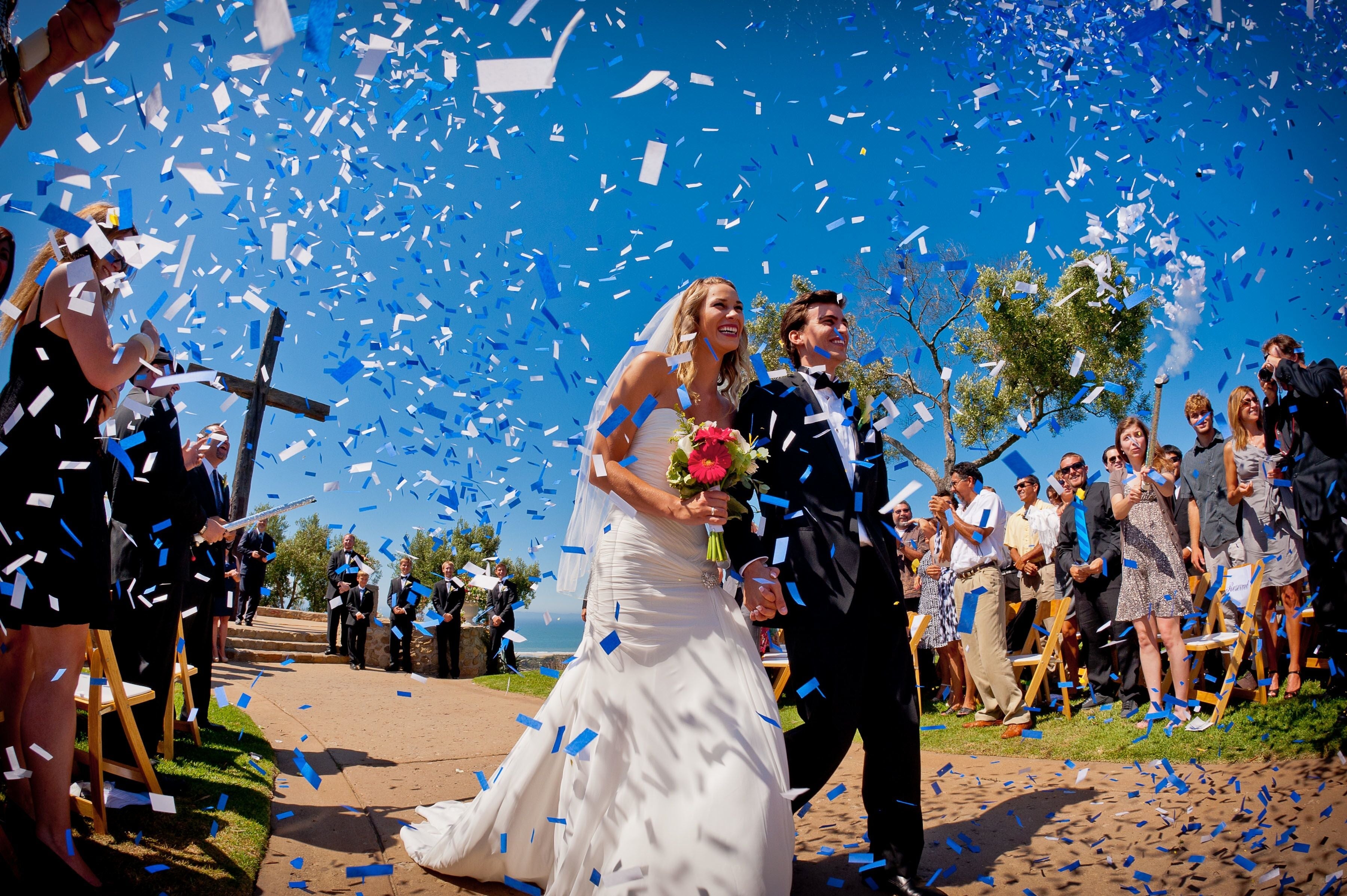 Professional Wedding Confetti & Cannons